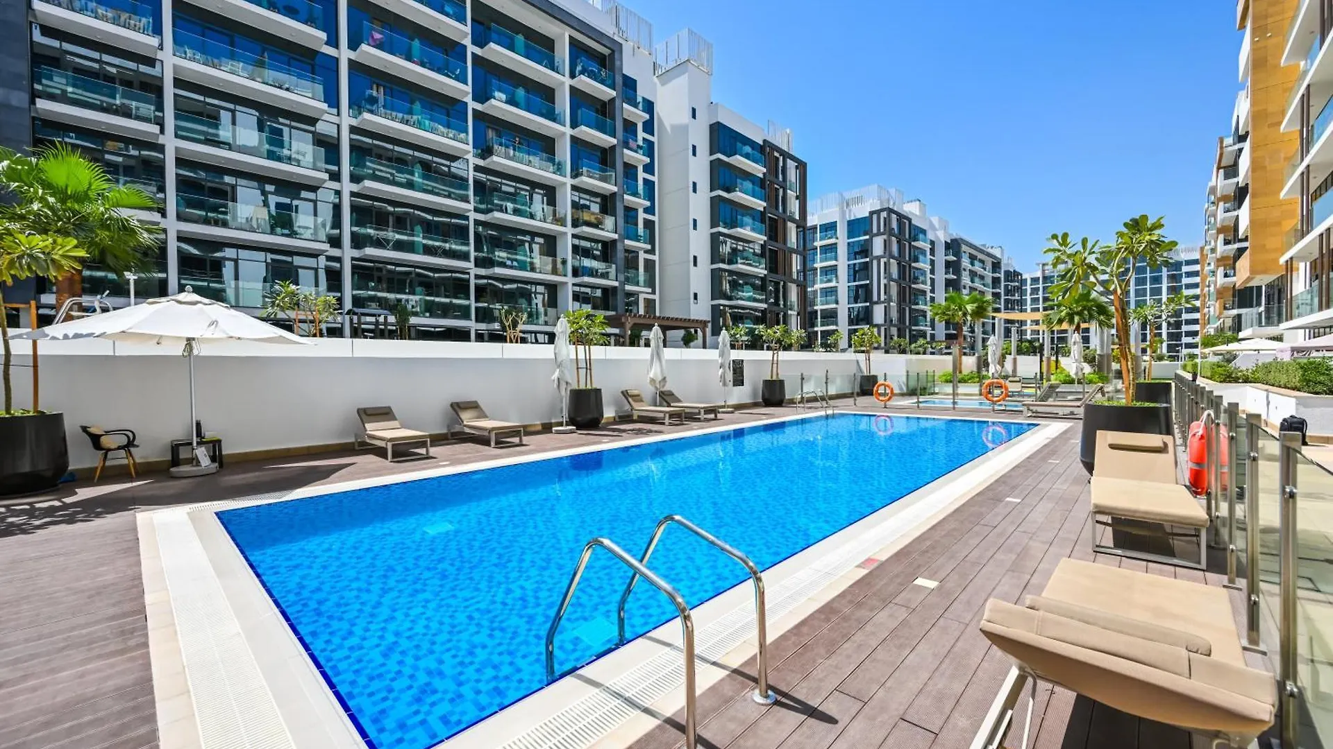 Apartment Charming Studio Retreat With A Private Balcony, Just 10 Minutes From The Heart Of The City Dubai