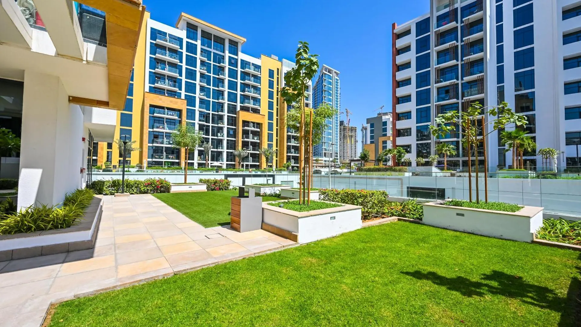 Apartment Charming Studio Retreat With A Private Balcony, Just 10 Minutes From The Heart Of The City Dubai
