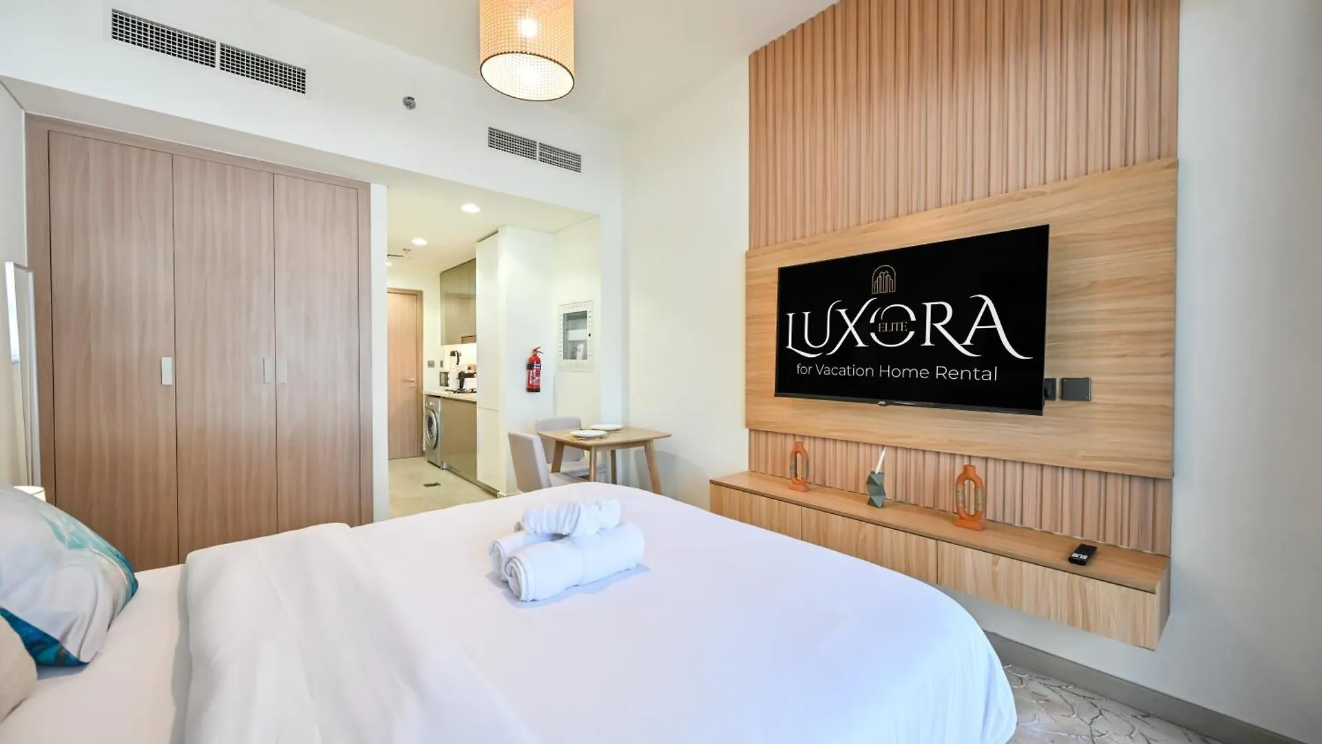 Charming Studio Retreat With A Private Balcony, Just 10 Minutes From The Heart Of The City Dubai