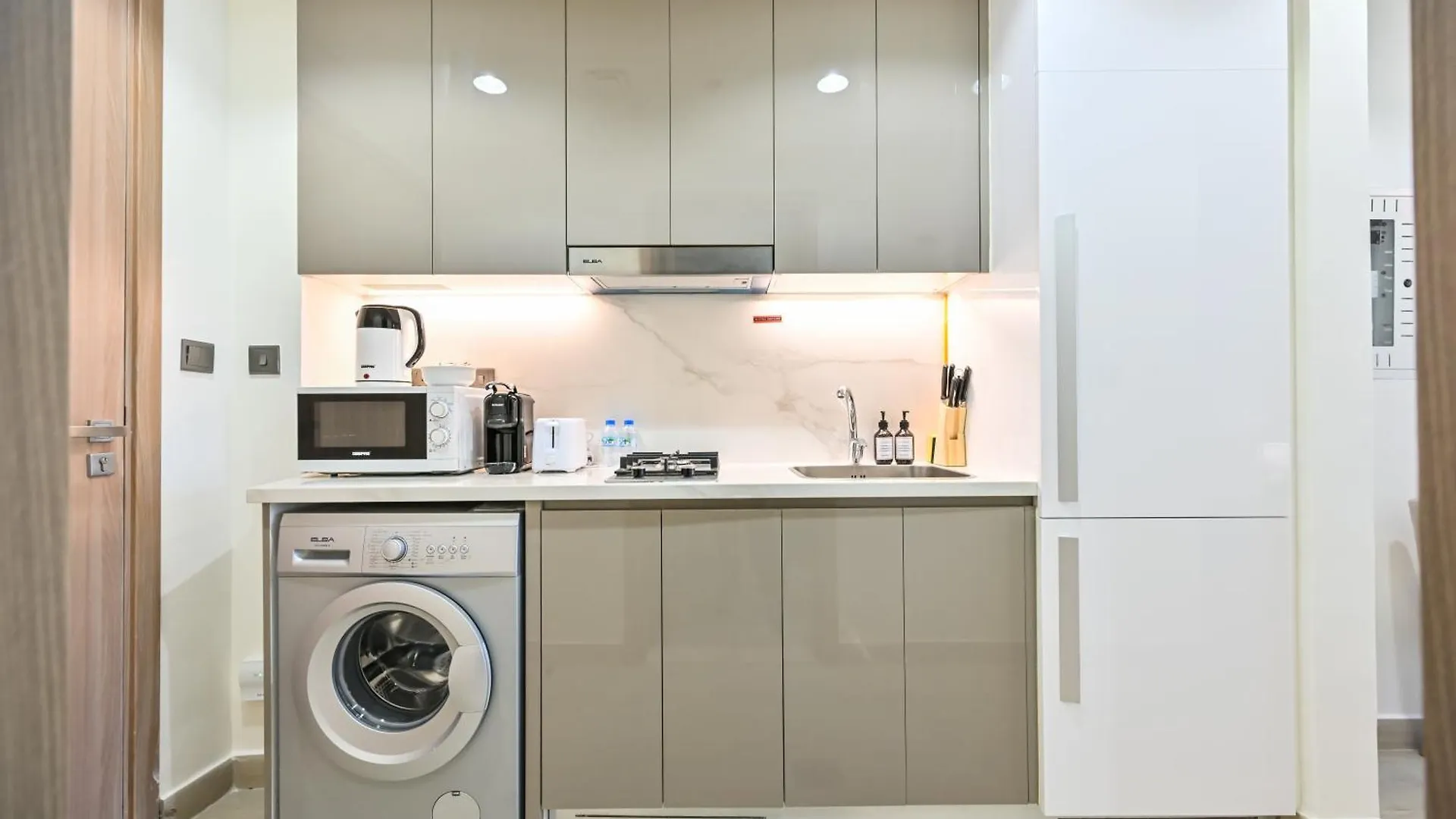 Charming Studio Retreat With A Private Balcony, Just 10 Minutes From The Heart Of The City Dubai Apartment