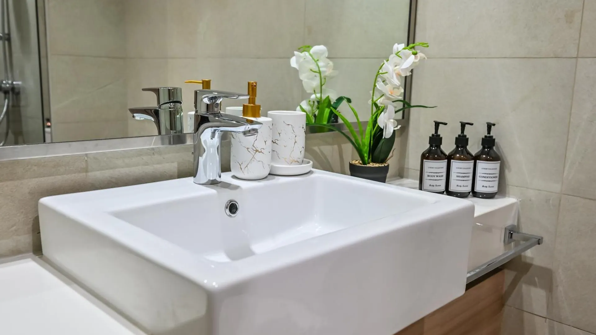Charming Studio Retreat With A Private Balcony, Just 10 Minutes From The Heart Of The City Dubai 0*,  United Arab Emirates